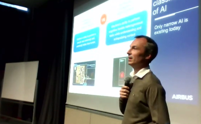 Sebastien BORIA sur l'estrade du Grand Amphi