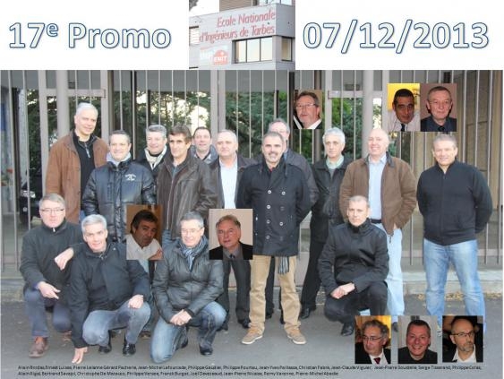 devant l'entrée de l'école
